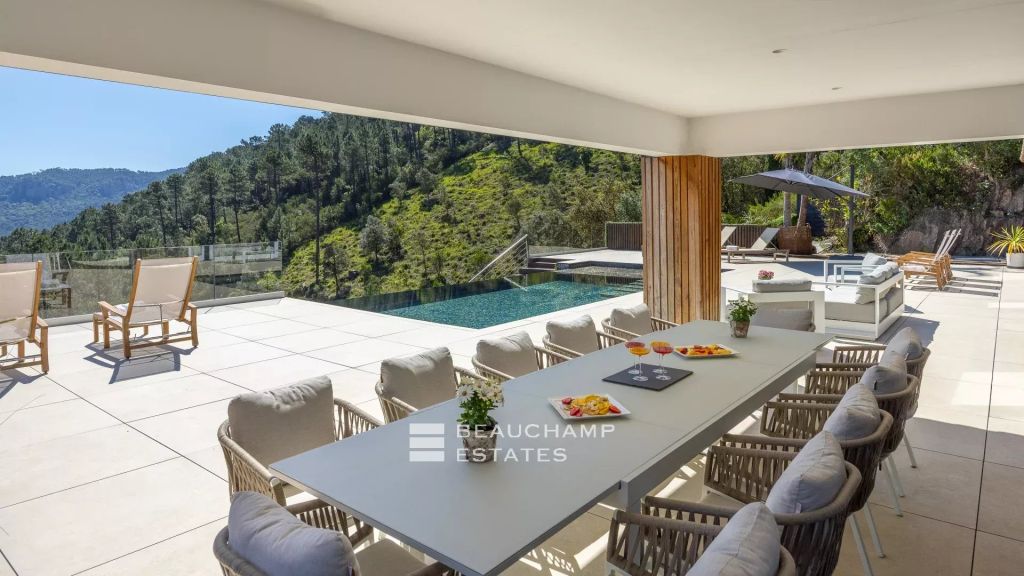 Contemporary villa – 5 bedrooms, sea and mountain views