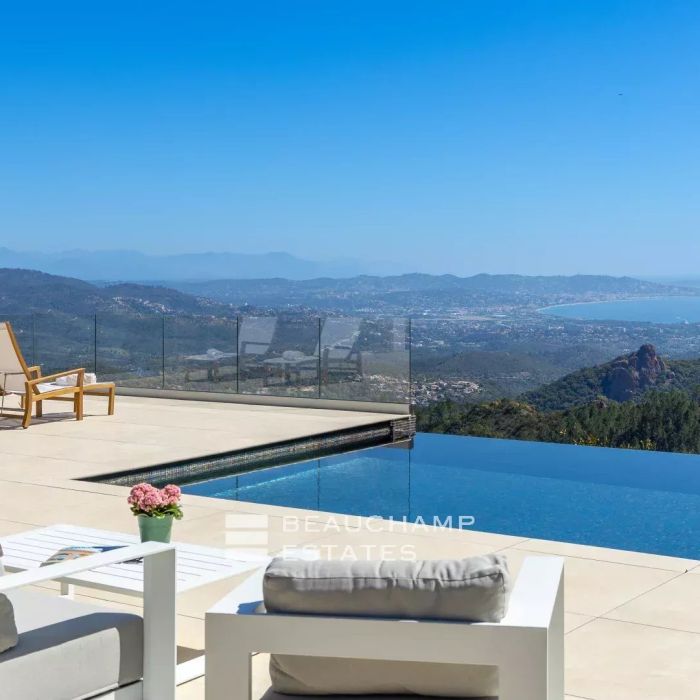 Contemporary villa – 5 bedrooms, sea and mountain views