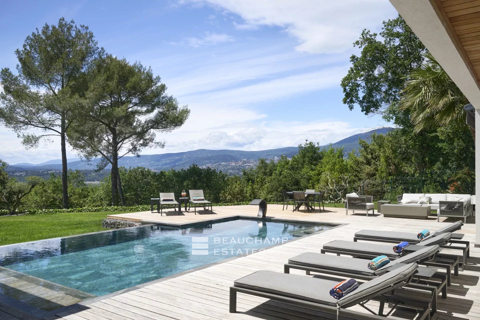 Contemporary villa with 5 bedrooms in Mougins Castellaras Contemporary villa with 5 bedrooms in Mougins Castellaras