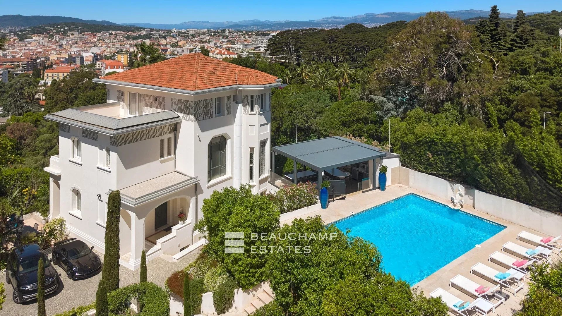 Elegant Art Deco villa with panoramic sea view Elegant Art Deco villa with panoramic sea view