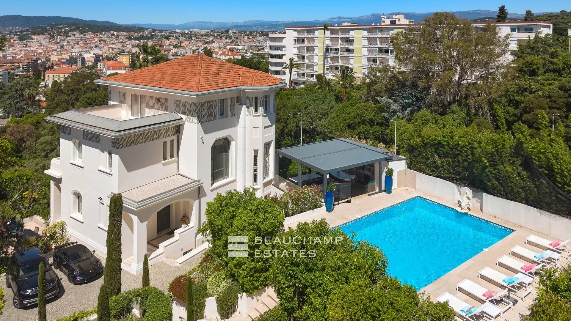 Elegant Art Deco villa with panoramic sea view Elegant Art Deco villa with panoramic sea view