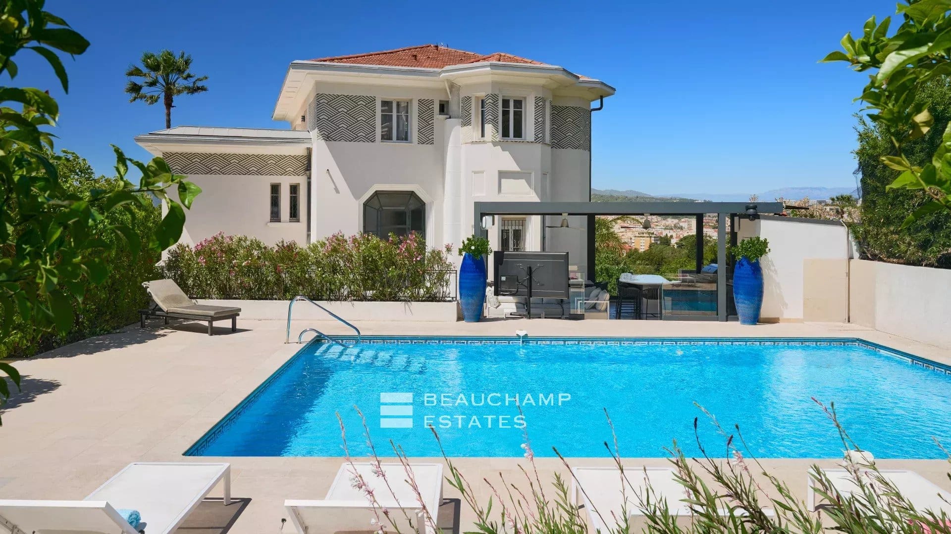 Elegant Art Deco villa with panoramic sea view Elegant Art Deco villa with panoramic sea view