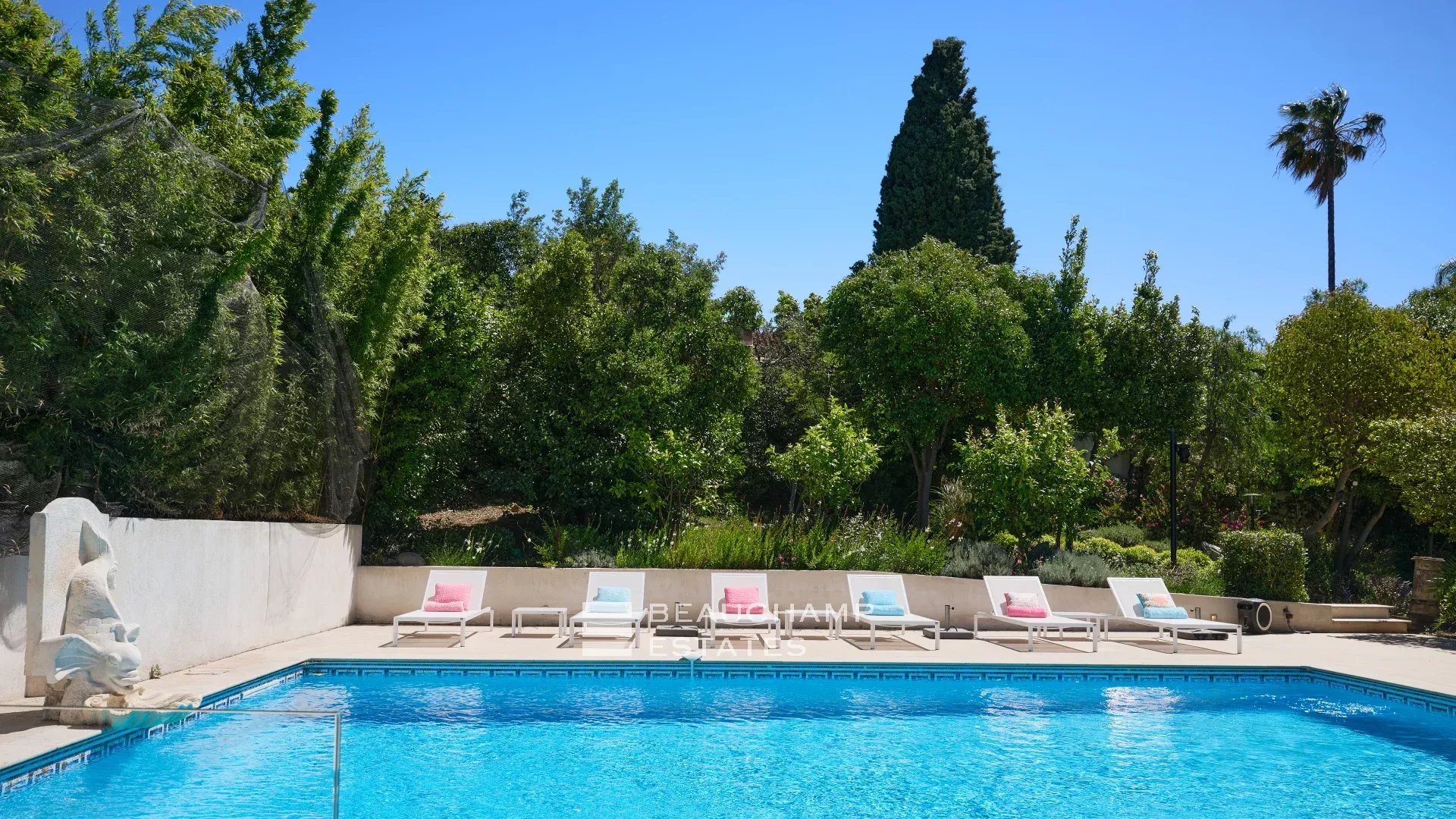 Elegant Art Deco villa with panoramic sea view Elegant Art Deco villa with panoramic sea view