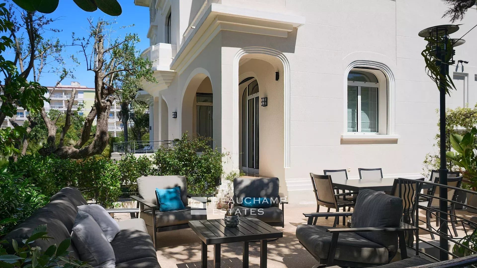 Elegant Art Deco villa with panoramic sea view Elegant Art Deco villa with panoramic sea view