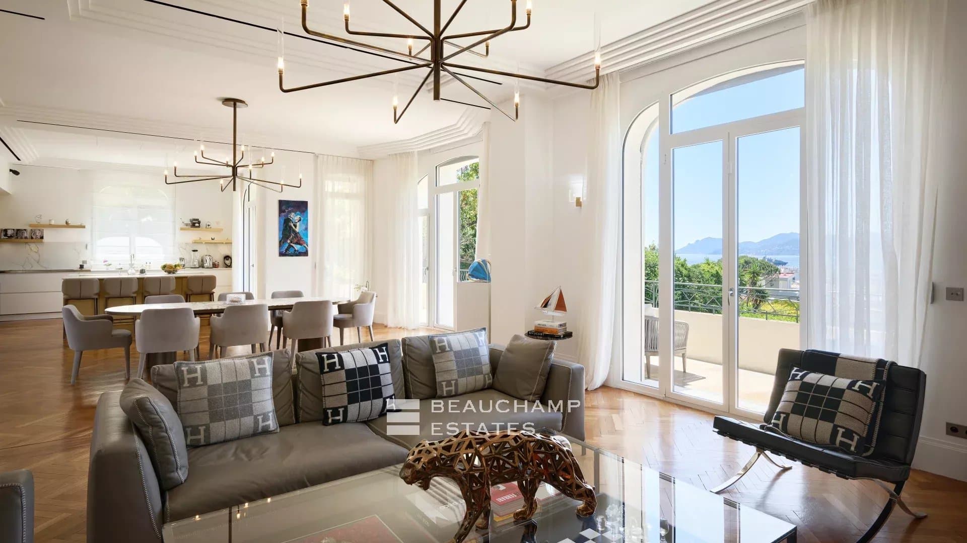 Elegant Art Deco villa with panoramic sea view Elegant Art Deco villa with panoramic sea view