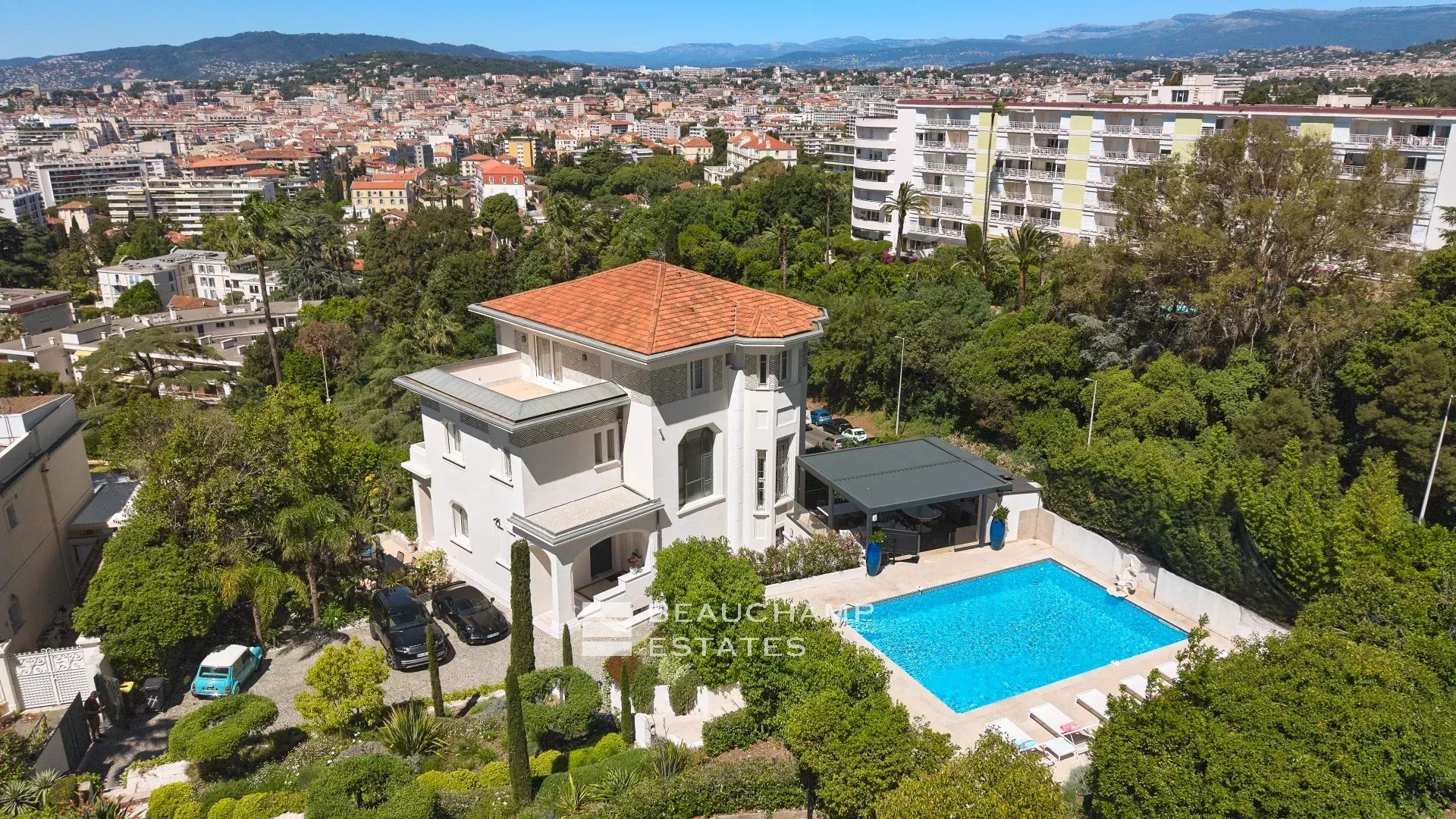Elegant Art Deco villa with panoramic sea view Elegant Art Deco villa with panoramic sea view