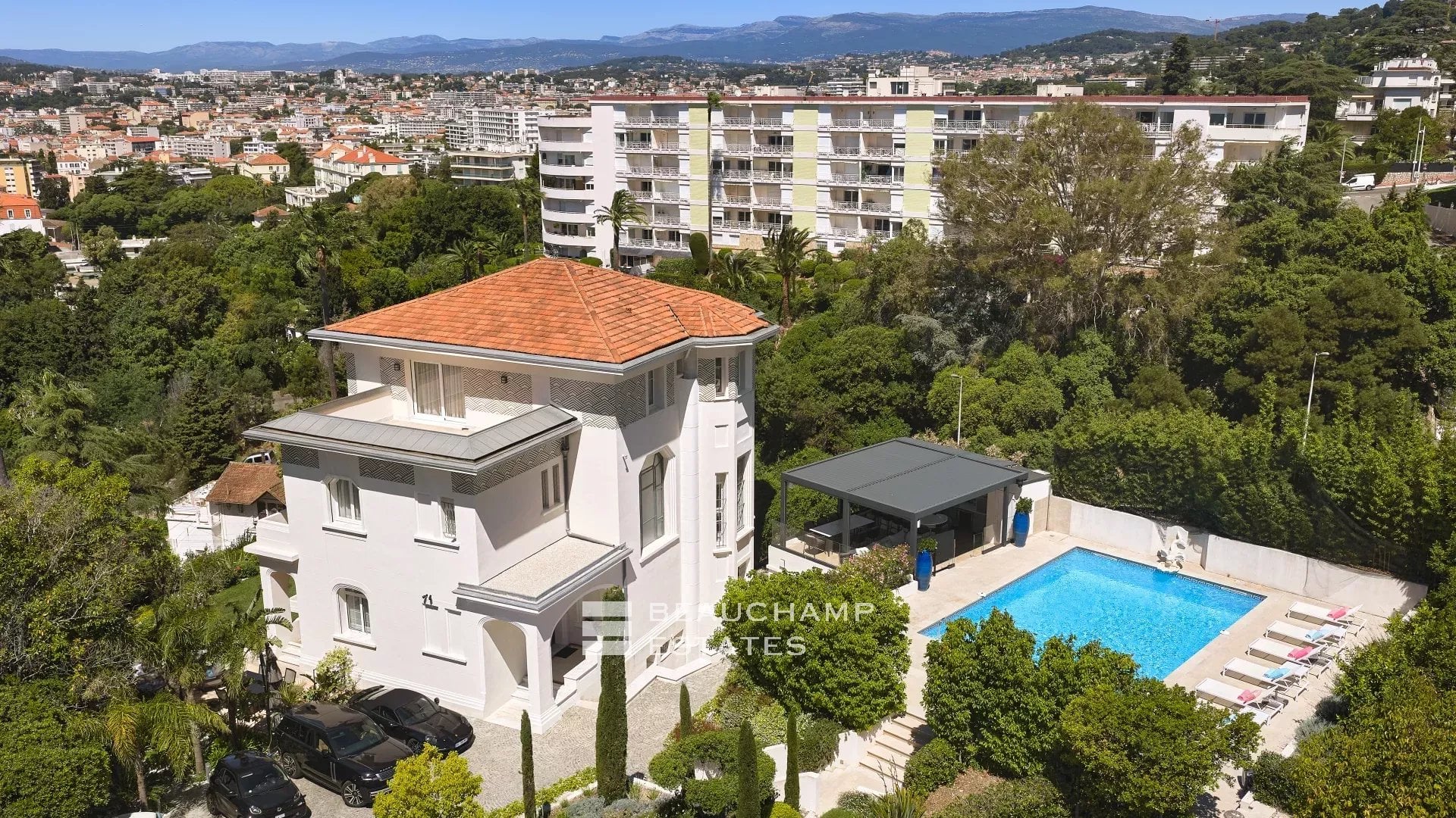 Elegant Art Deco villa with panoramic sea view Elegant Art Deco villa with panoramic sea view