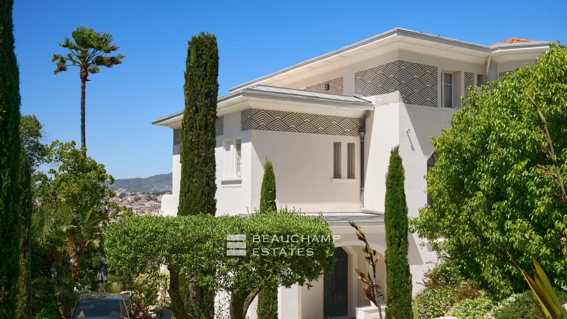 Elegant Art Deco villa with panoramic sea view Elegant Art Deco villa with panoramic sea view