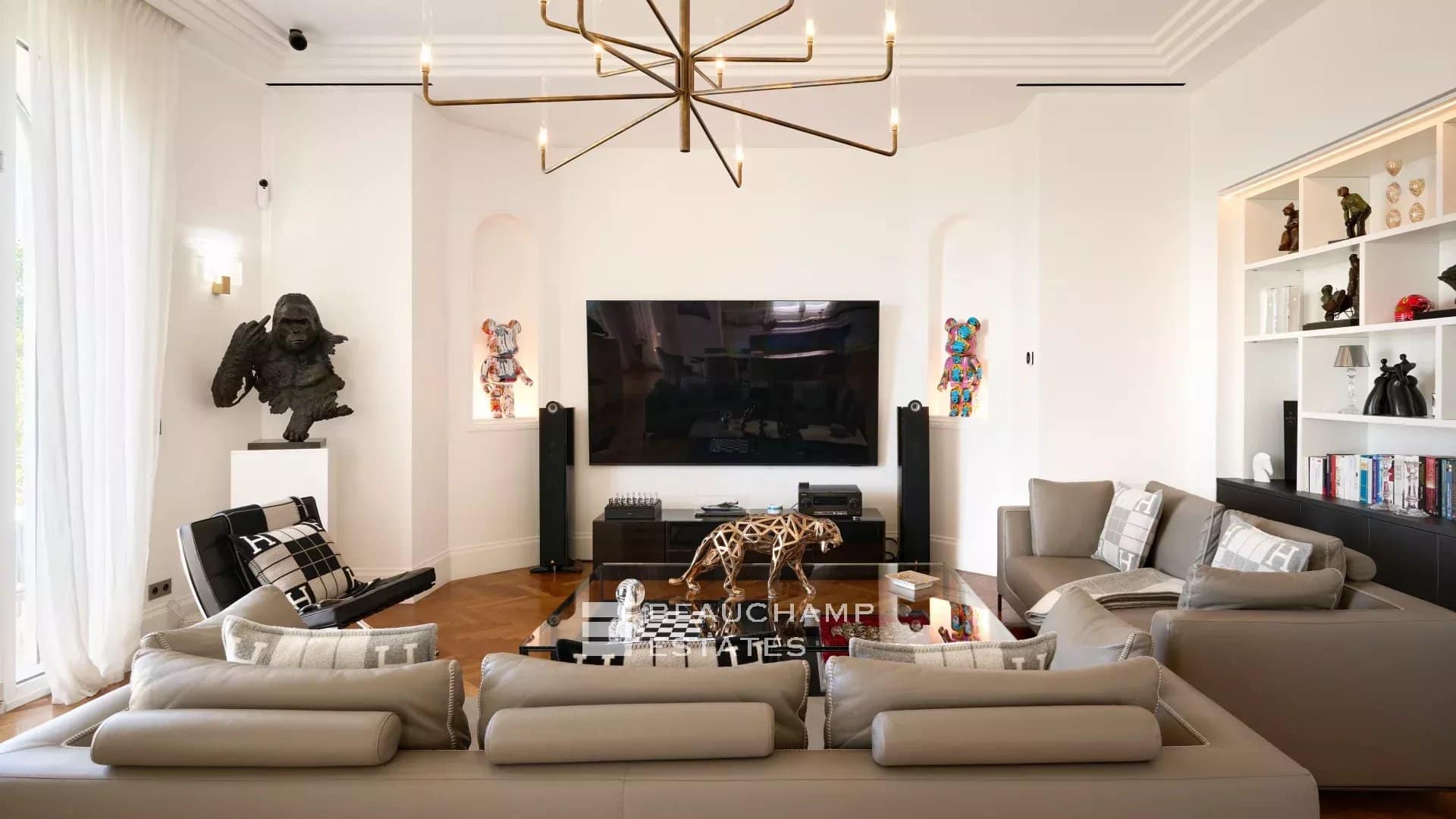 Elegant Art Deco villa with panoramic sea view Elegant Art Deco villa with panoramic sea view