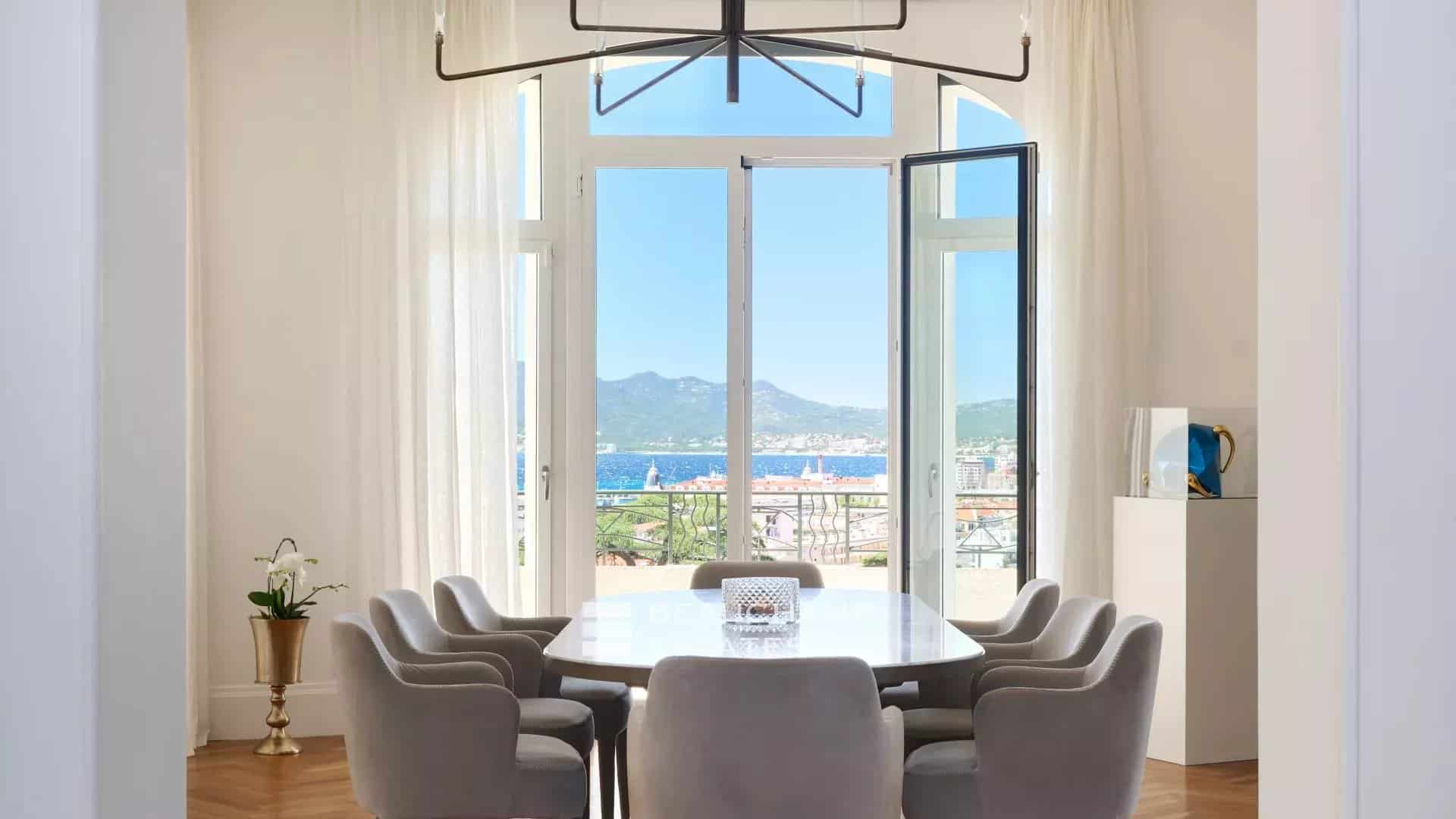 Elegant Art Deco villa with panoramic sea view Elegant Art Deco villa with panoramic sea view