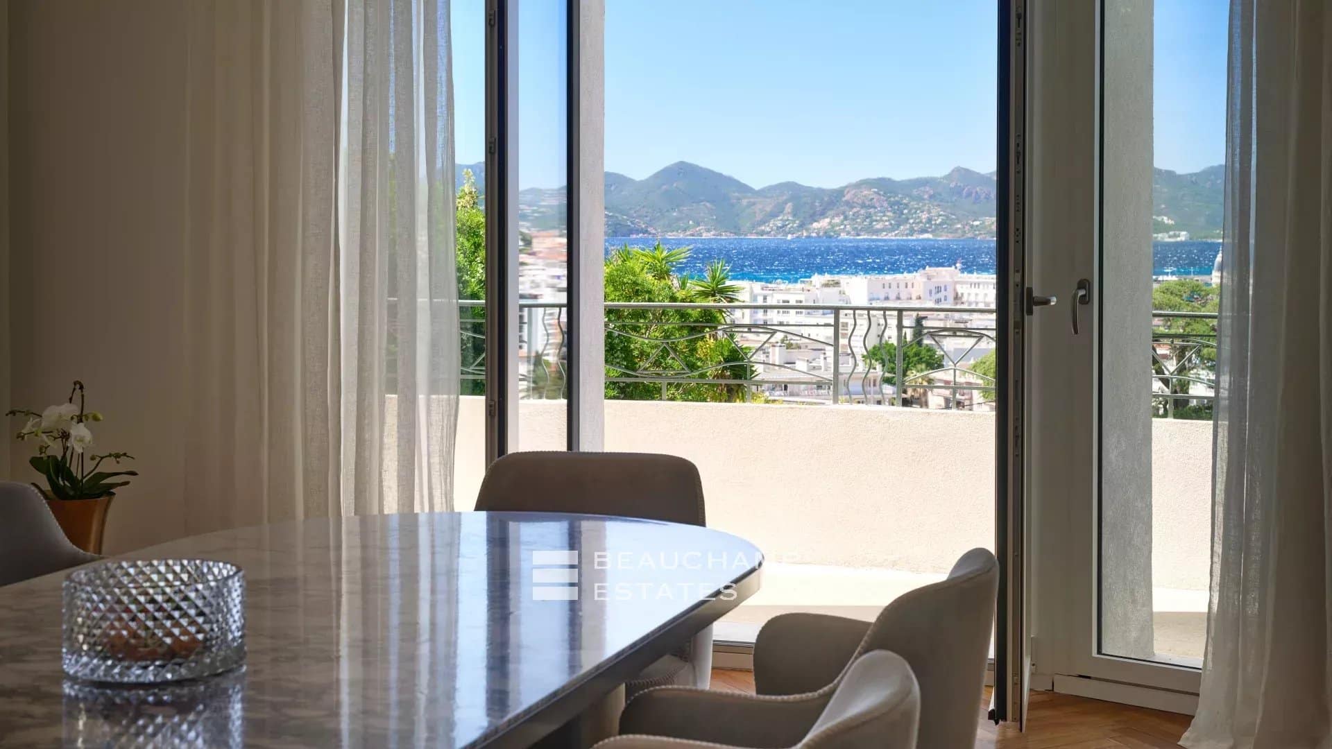 Elegant Art Deco villa with panoramic sea view Elegant Art Deco villa with panoramic sea view