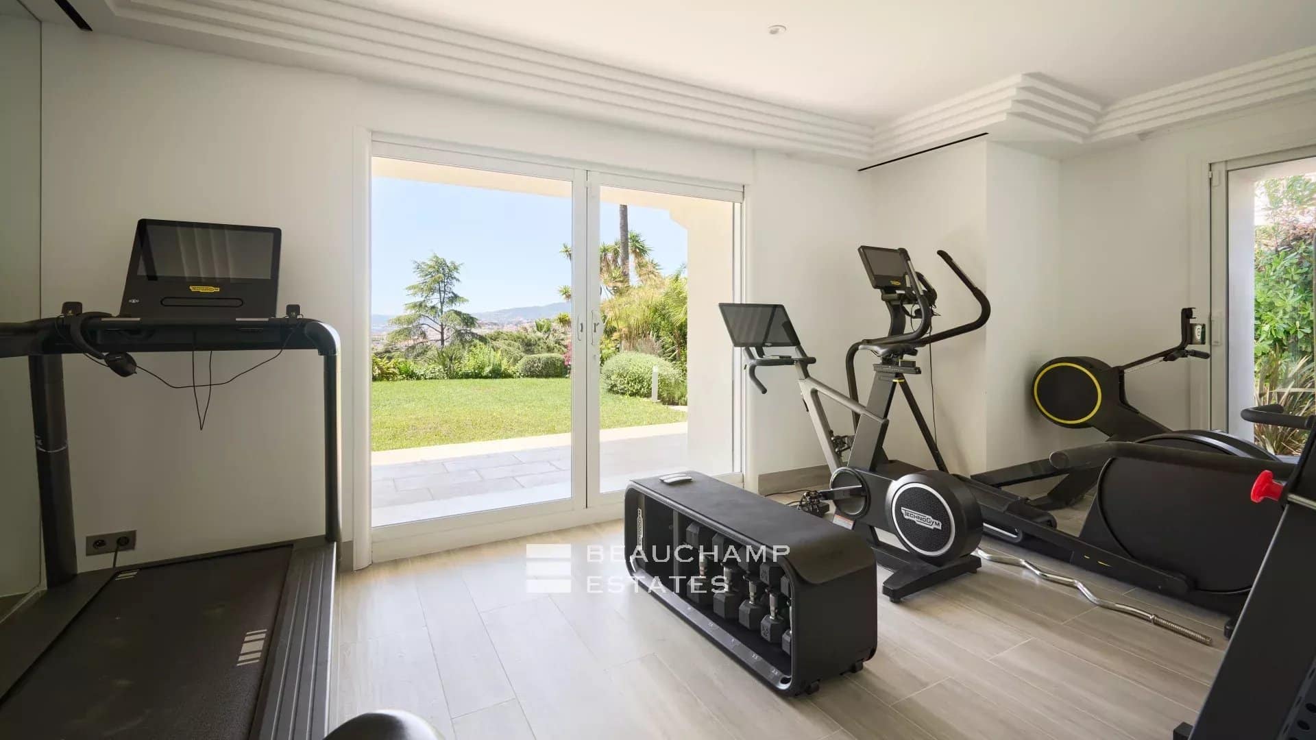 Elegant Art Deco villa with panoramic sea view Elegant Art Deco villa with panoramic sea view