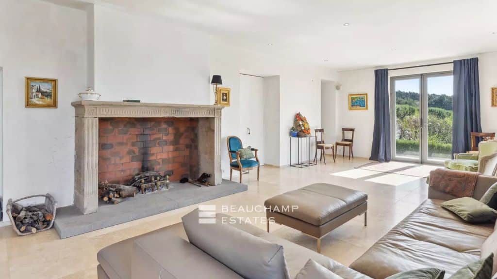 Elegant Stone Bastide on 20 Hectares Panoramic Views – Fayence