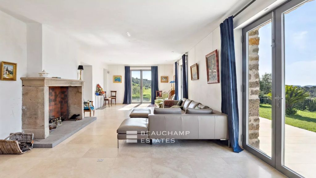Elegant Stone Bastide on 20 Hectares Panoramic Views – Fayence