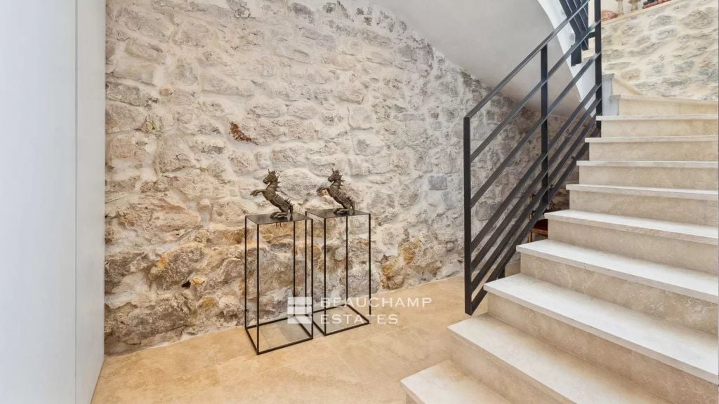 Elegant Stone Bastide on 20 Hectares Panoramic Views – Fayence