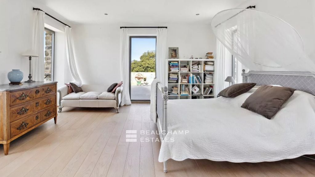 Elegant Stone Bastide on 20 Hectares Panoramic Views – Fayence