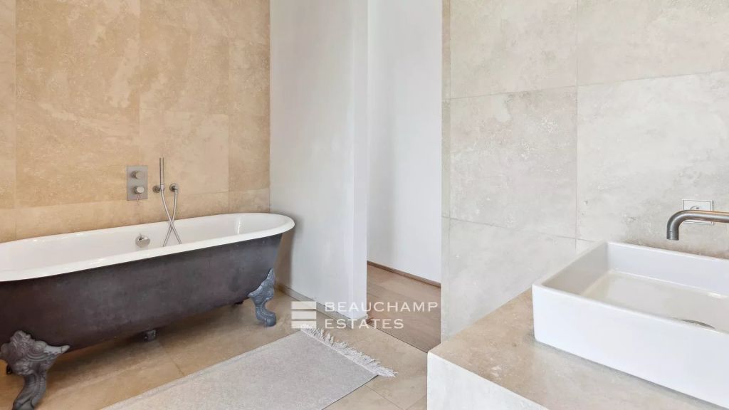 Elegant Stone Bastide on 20 Hectares Panoramic Views – Fayence