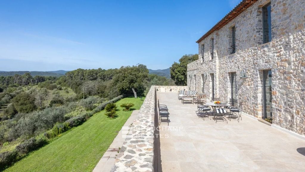 Elegant Stone Bastide on 20 Hectares Panoramic Views – Fayence