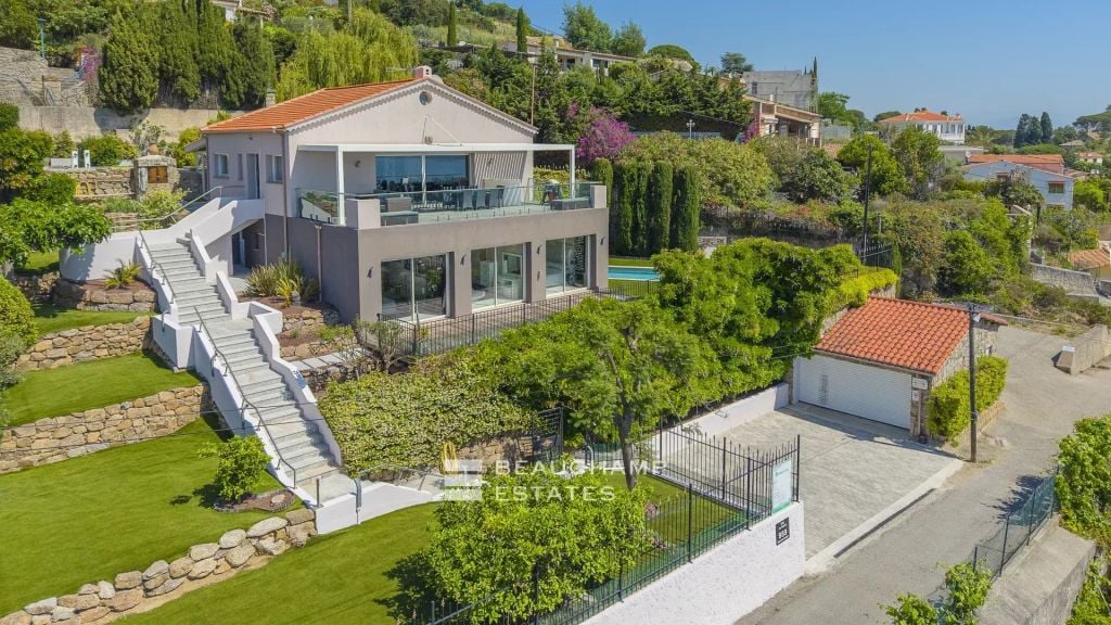 Exclusive – Stunning 5-bedroom modern villa with panoramic sea view – Golfe Juan