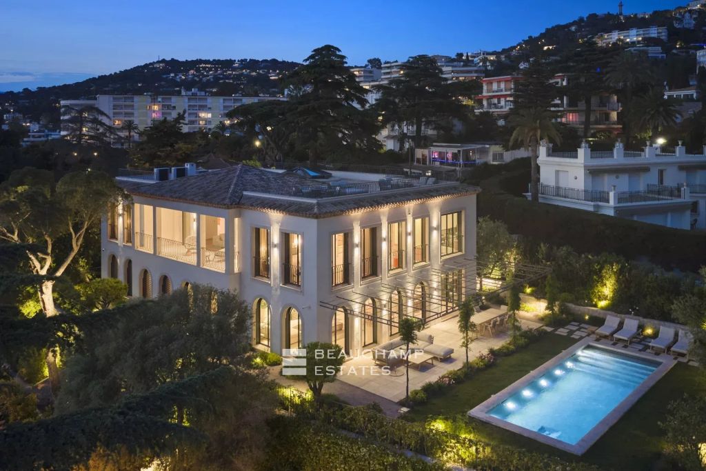 EXCLUSIVITY – Renovated neo-Provençal villa with panoramic sea views