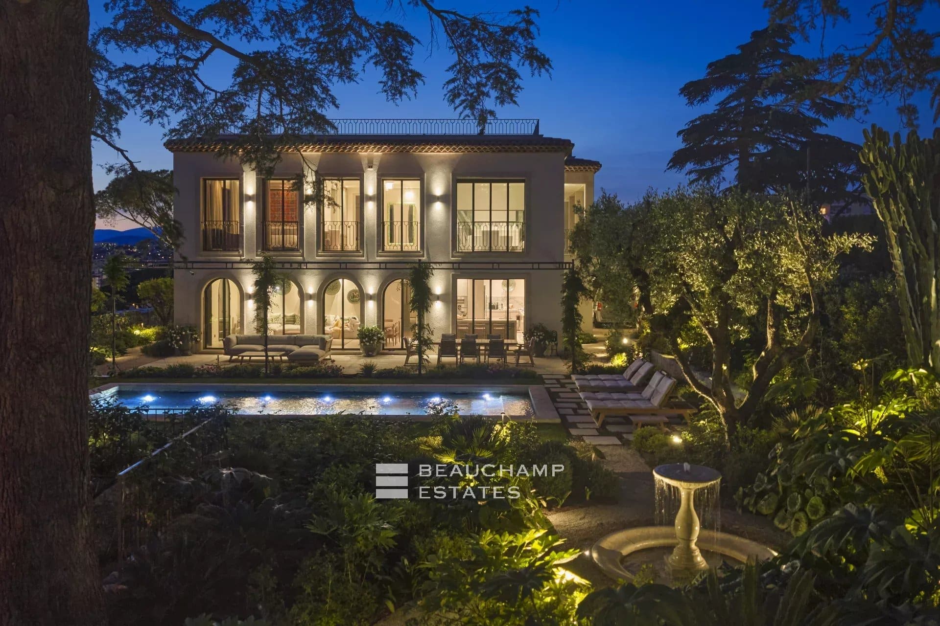 EXCLUSIVITE – Basse Californie – Villa néo provençale rénovée avec vue mer panoramique EXCLUSIVITY – Renovated neo-Provençal villa with panoramic sea views