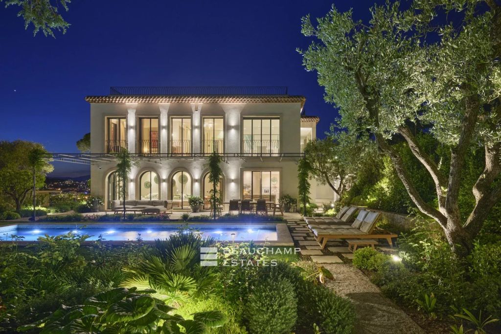 EXCLUSIVITY – Renovated neo-Provençal villa with panoramic sea views