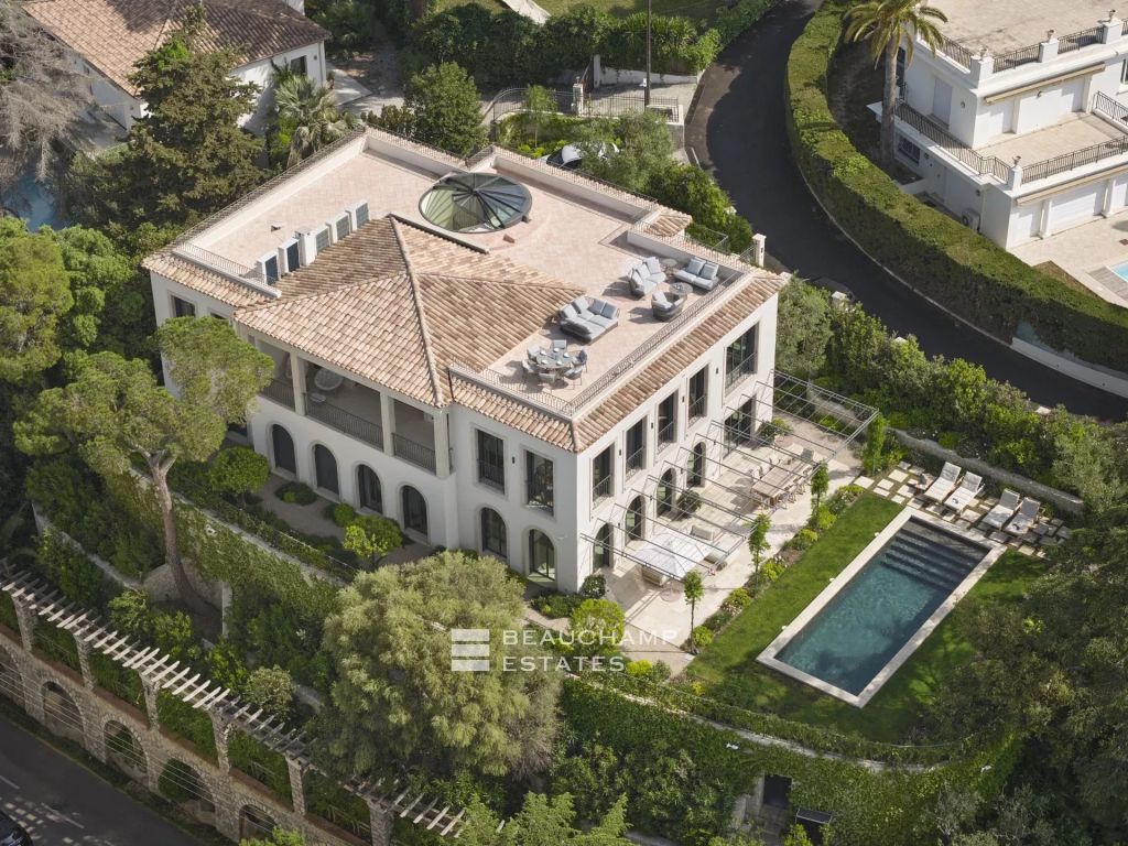 EXCLUSIVITY – Renovated neo-Provençal villa with panoramic sea views