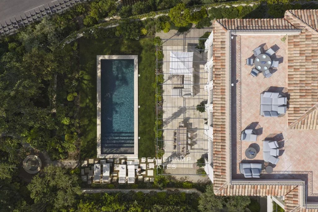 EXCLUSIVITY – Renovated neo-Provençal villa with panoramic sea views