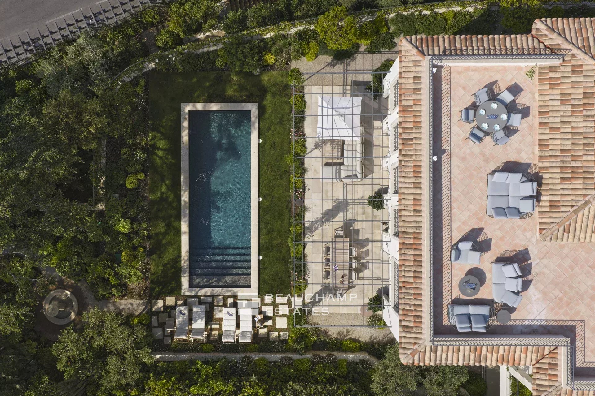 EXCLUSIVITE – Basse Californie – Villa néo provençale rénovée avec vue mer panoramique EXCLUSIVITY – Renovated neo-Provençal villa with panoramic sea views