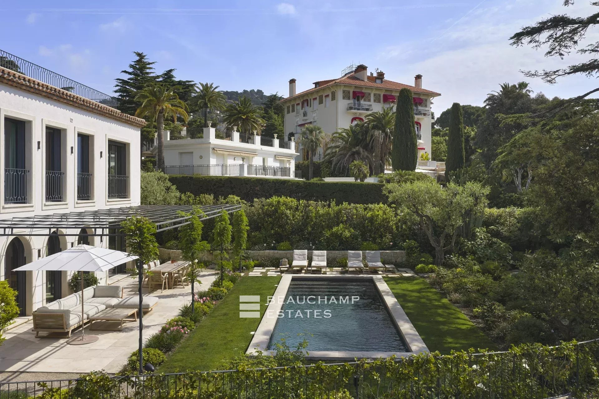 EXCLUSIVITE – Basse Californie – Villa néo provençale rénovée avec vue mer panoramique EXCLUSIVITY – Renovated neo-Provençal villa with panoramic sea views