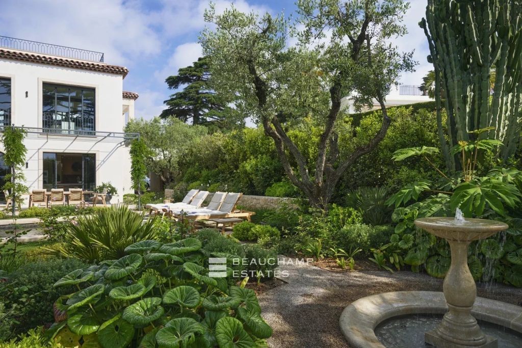 EXCLUSIVITY – Renovated neo-Provençal villa with panoramic sea views