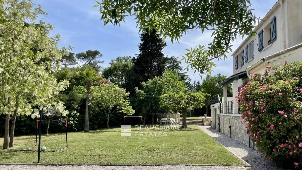 Family Villa with Guest House in a Closed Estate – Tranquillity and Space