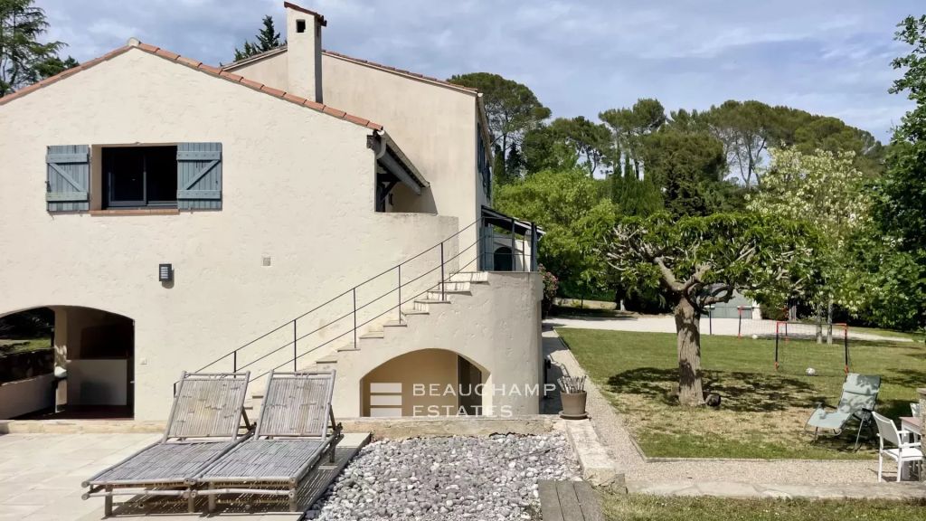 Family Villa with Guest House in a Closed Estate – Tranquillity and Space
