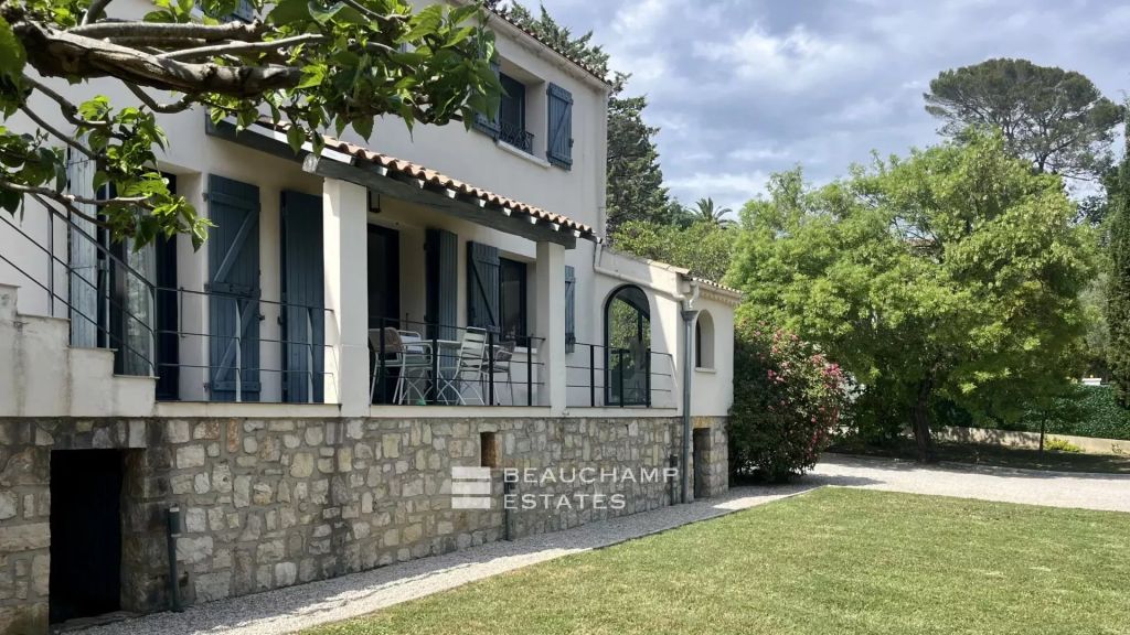 Family Villa with Guest House in a Closed Estate – Tranquillity and Space