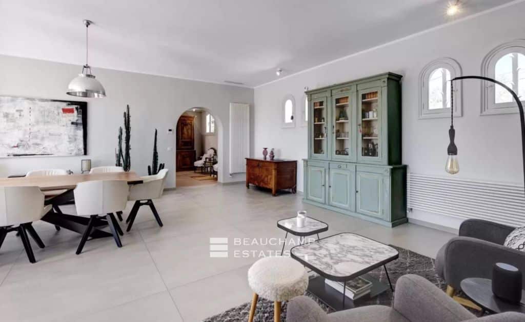 Five-bedroom Neo-Provençal villa with sea view – Mougins
