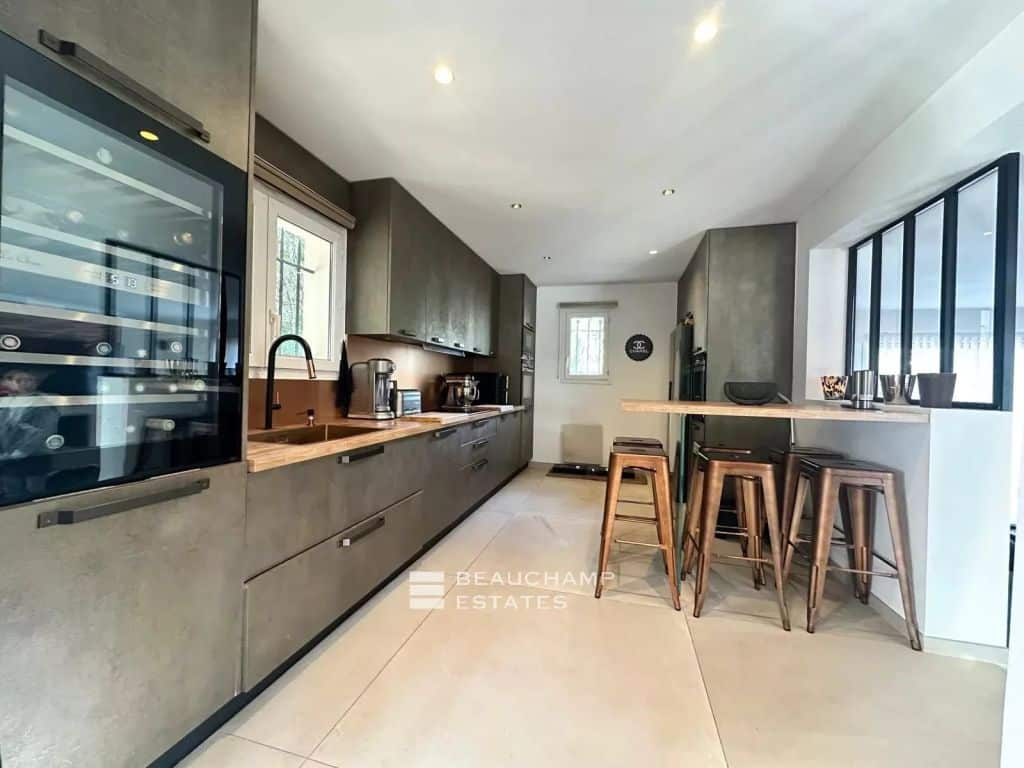 Le Cannet — 4-bedroom villa with pool and independent apartment