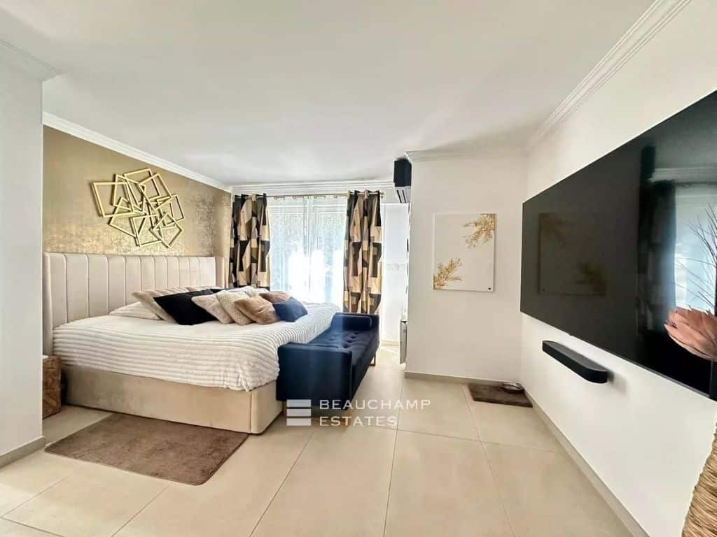 Le Cannet — 4-bedroom villa with pool and independent apartment