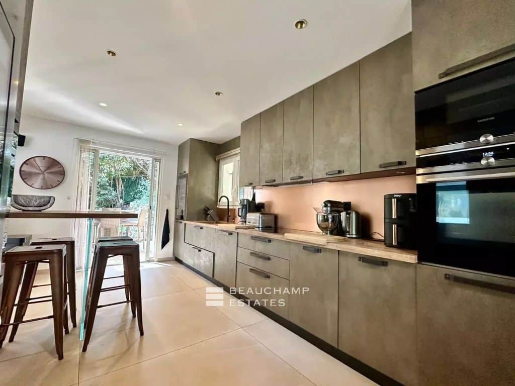 Le Cannet — 4-bedroom villa with pool and independent apartment