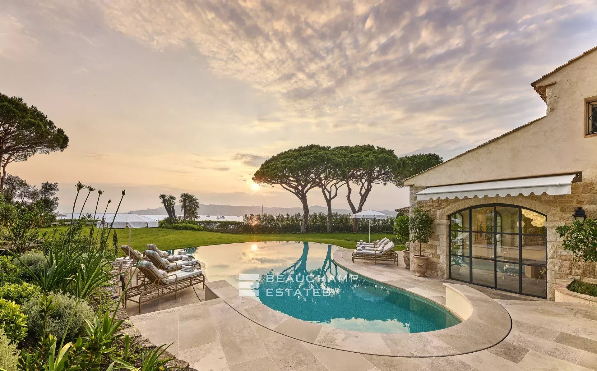 Magnificient Villa with panoramic views of the Mediterranean Magnificient Villa with panoramic views of the Mediterranean