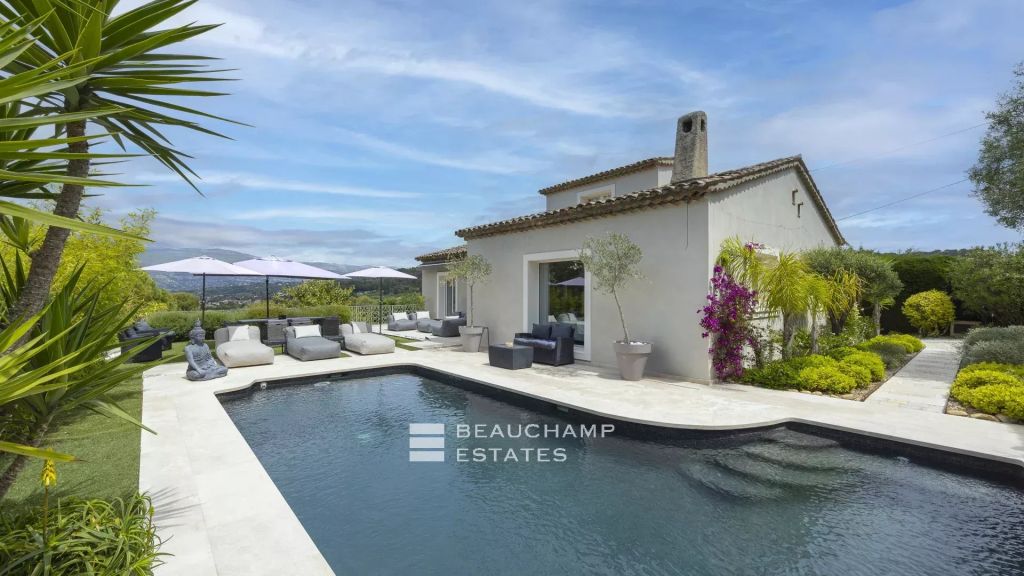 Modern 5-bedroom villa with hill views – Mougins
