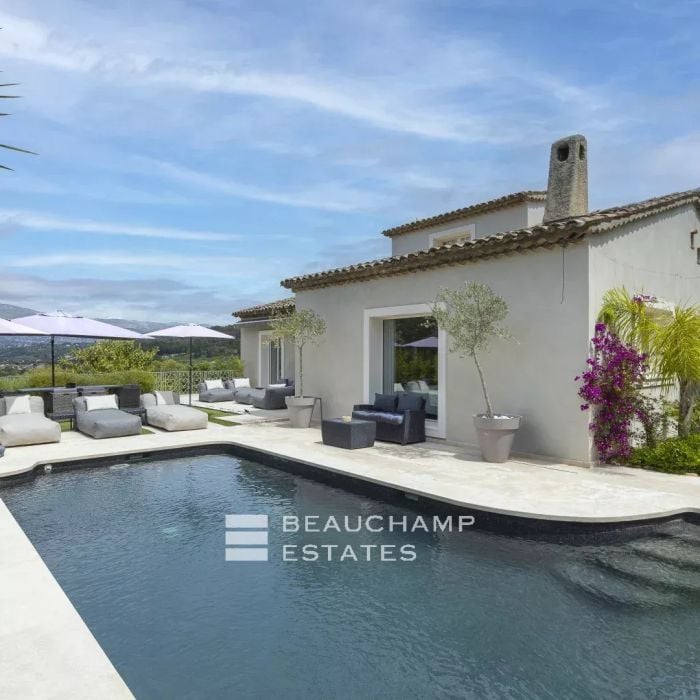 Modern 5-bedroom villa with hill views – Mougins