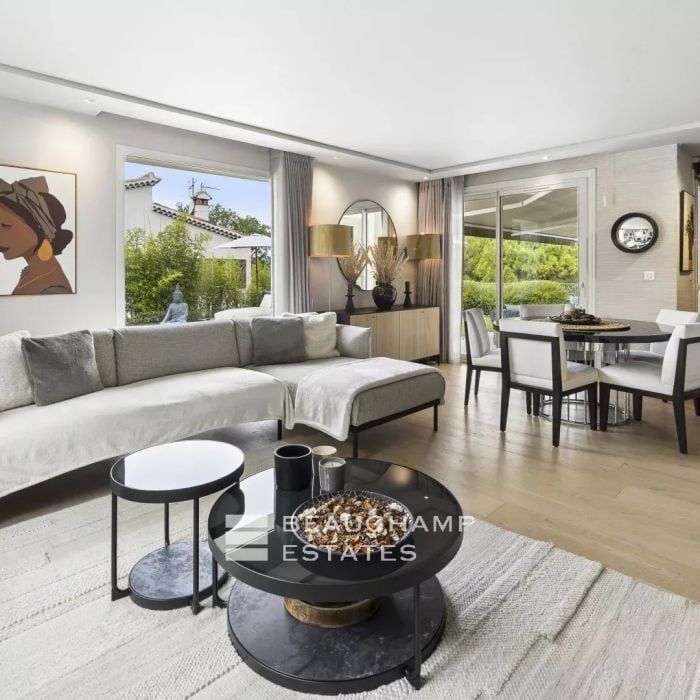 Modern 5-bedroom villa with hill views – Mougins