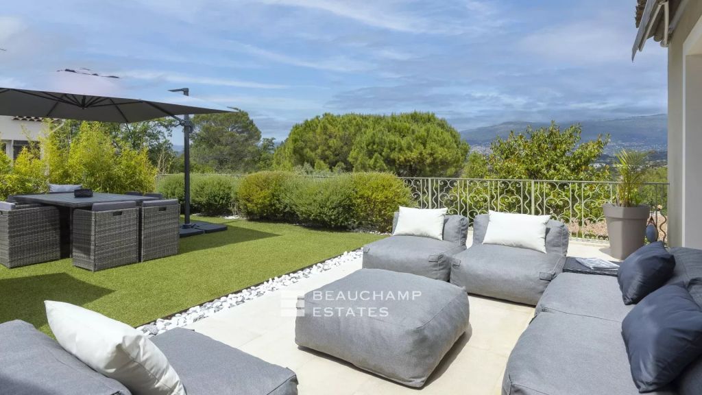 Modern 5-bedroom villa with hill views – Mougins