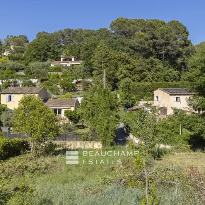 Mougins – Building plot with permit for Provençal villa and swimming pool