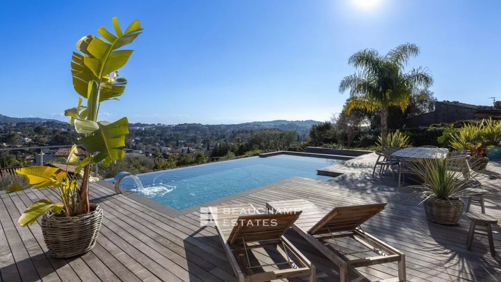 Mougins – Contemporary villa with panoramic sea views