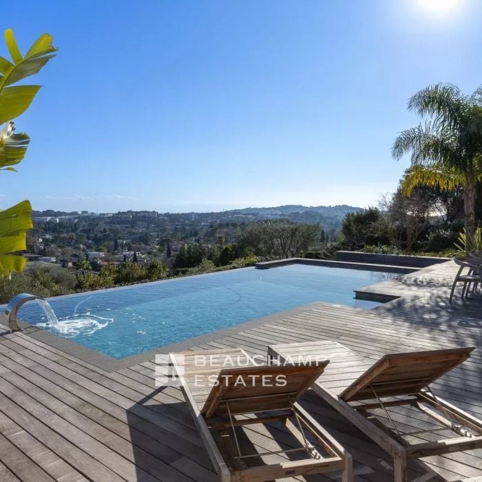 Mougins – Contemporary villa with panoramic sea views