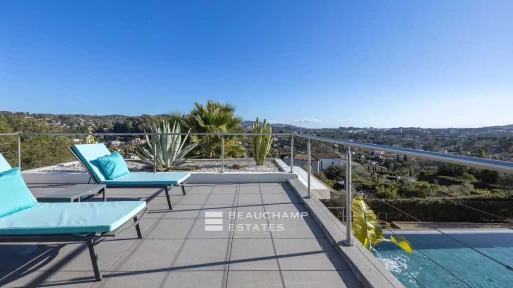Mougins – Contemporary villa with panoramic sea views