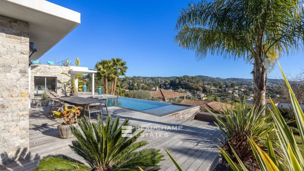 Mougins – Contemporary villa with panoramic sea views