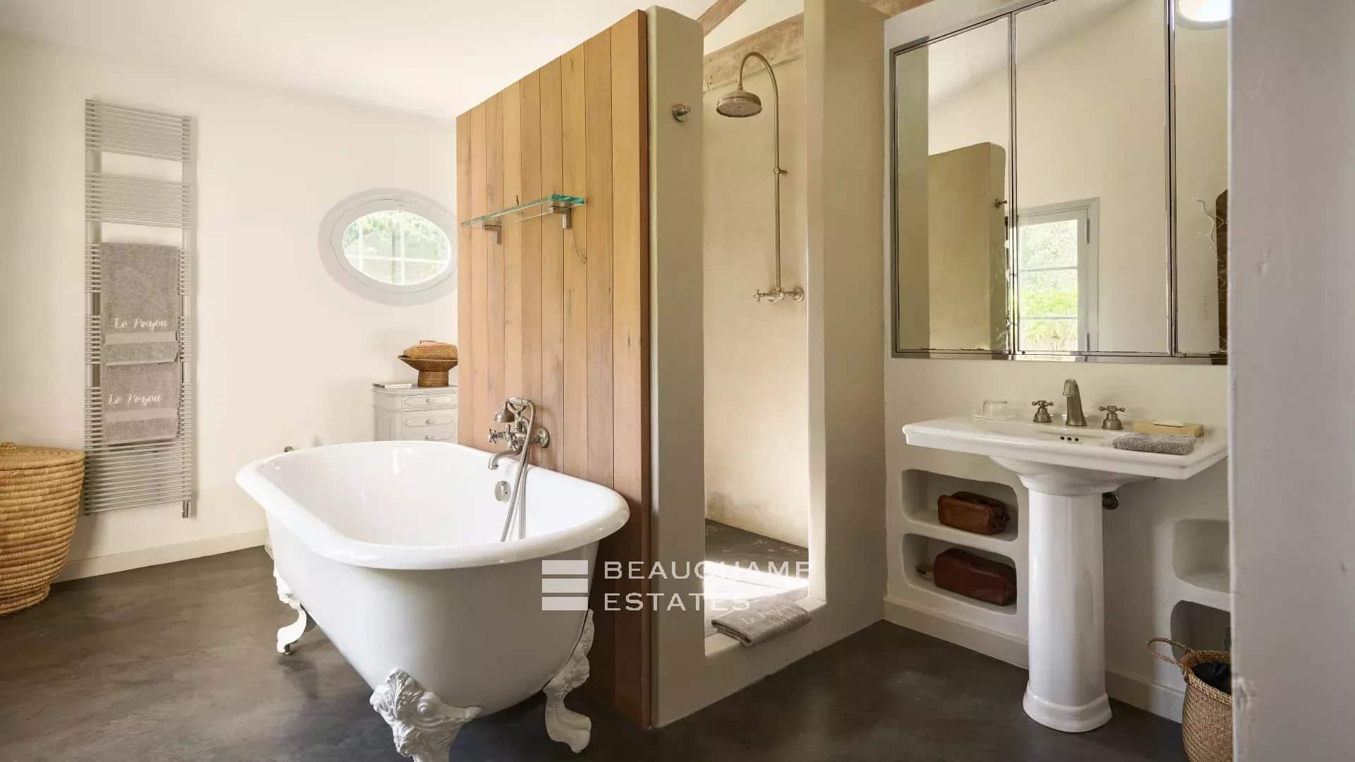 Mas Provençal de 6 chambres avec Tennis à Mougins Mougins – Superb Provençal Mas with 6 bedrooms and private Tennis