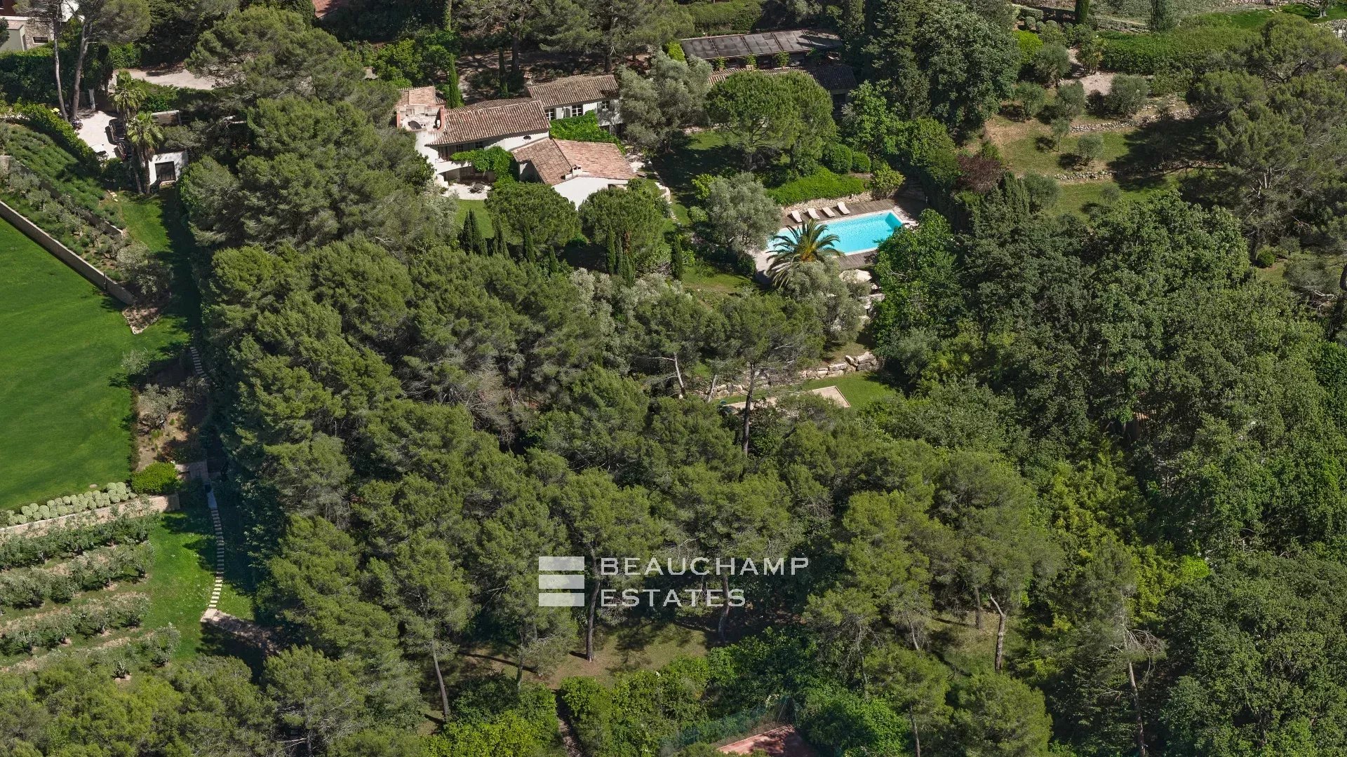 Mas Provençal de 6 chambres avec Tennis à Mougins Mougins – Superb Provençal Mas with 6 bedrooms and private Tennis